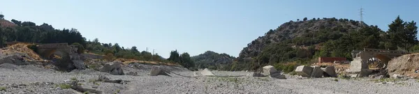 Panorama Photo Vieux Pont Détruit Sur Lit Rivière Sec Kolympia — Photo