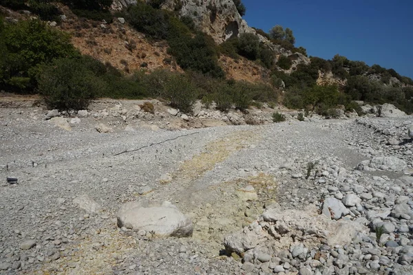 Magnifico Paesaggio Montuoso Nelle Vicinanze Del Letto Del Fiume Loutani — Foto Stock