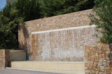 Büyük şehir mimarisi. Atina Caddesi, Kolympia, Rodos, Yunanistan 'da Çeşme