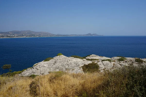 Великолепный Средиземноморский Пейзаж Засухоустойчивой Растительностью Живописной Зоне Отдыха Холме Флаг — стоковое фото
