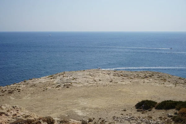 Herrliche Mediterrane Landschaft Mit Trockenheitsresistenter Vegetation Einem Malerischen Erholungsgebiet Flag — Stockfoto