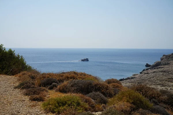 Herrliche Mediterrane Landschaft Mit Trockenheitsresistenter Vegetation Einem Malerischen Erholungsgebiet Flag — Stockfoto