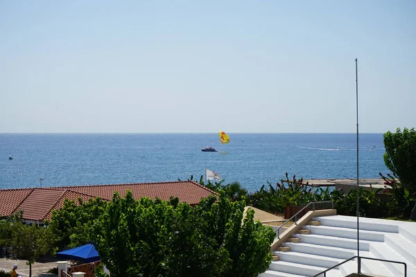 Akdeniz Parasailing Parasailing Paraşüt Kanadını Andıran Paraşüt Kanadına Benzeyen Bir — Stok fotoğraf