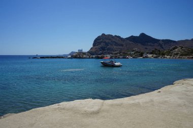 Kolimpia, Rodos, Yunanistan 'ın kayalık kıyı şeridi ile muhteşem deniz manzarası   
