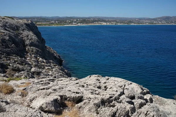 コリンピア ロードス島 ギリシャの岩の多い海岸線と壮大な景色 — ストック写真