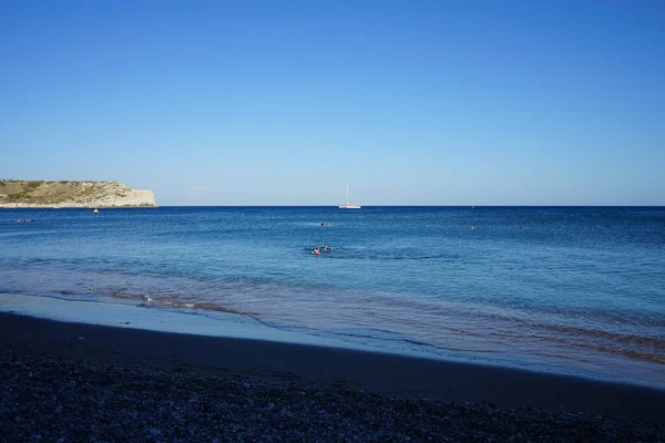 그리스 로도스 피아의 바위가 해안선 — 스톡 사진