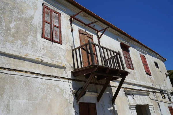 ギリシャのロードス中世の町の家のバルコニー — ストック写真
