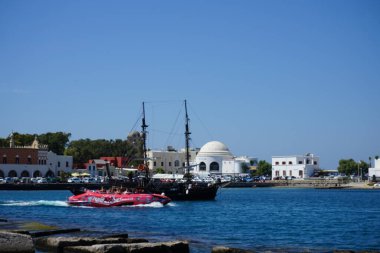 Yunanistan 'ın Rodos kıyısında Mandraki limanı  