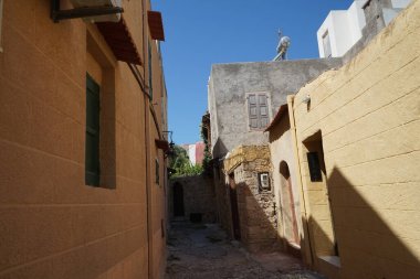 Yunanistan 'ın ortaçağ Rodos kentinde tipik dar sokaklar  