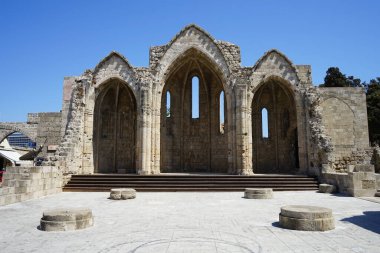  Yunanistan 'ın tarihi Rodos kentindeki Ortaçağ Bakire Kilisesi  