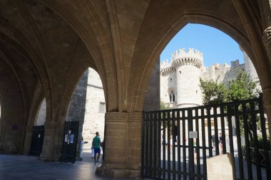 Rodos Şövalyeleri 'nin Büyük Üstadı' nın Sarayı, Yunanistan 'ın Rodos adasında Rodos şehrinde bulunan bir ortaçağ şatosudur..