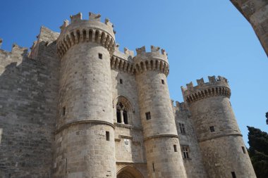 Rodos Şövalyeleri 'nin Büyük Üstadı' nın Sarayı, Yunanistan 'ın Rodos adasında Rodos şehrinde bulunan bir ortaçağ şatosudur..