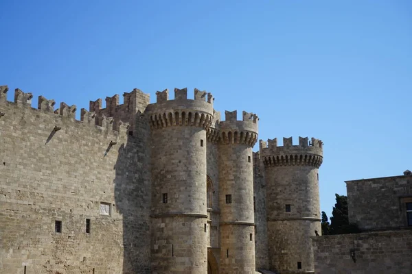 Rodos Şövalyeleri 'nin Büyük Üstadı' nın Sarayı, Yunanistan 'ın Rodos adasında Rodos şehrinde bulunan bir ortaçağ şatosudur..