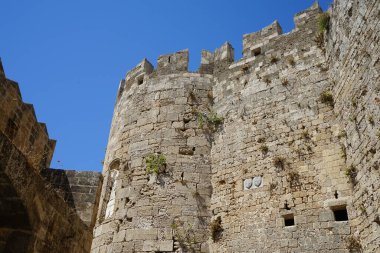 Yunanistan 'ın Rodos kentini çevreleyen güçlü taş duvar