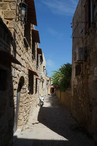 Typisk Smal Gata Den Medeltida Staden Rhodos Grekland — Stockfoto