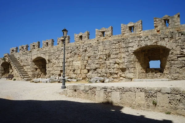 Mäktig Stenmur Som Omger Den Medeltida Fästningsstaden Rhodos Grekland — Stockfoto