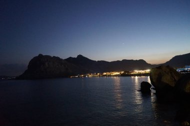 Gece vakti Kolimpia köyünün muhteşem manzarası. Rodos, Yunanistan 