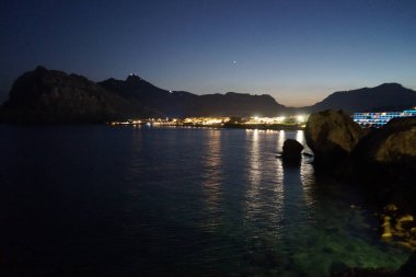 Gece vakti Kolimpia köyünün muhteşem manzarası. Rodos, Yunanistan 