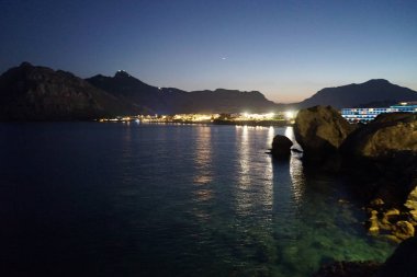 Gece vakti Kolimpia köyünün muhteşem manzarası. Rodos, Yunanistan 