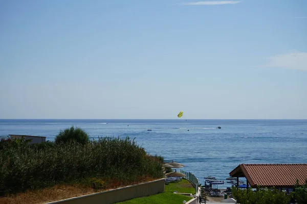 Parachutisme Méditerranée Parachutisme Est Une Activité Récréative Kiting Cours Laquelle — Photo