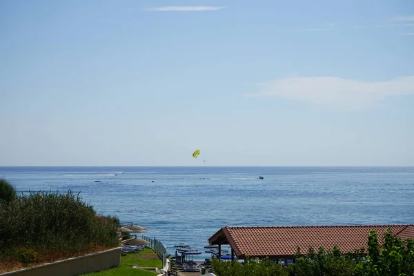 Parachutisme Méditerranée Parachutisme Est Une Activité Récréative Kiting Cours Laquelle — Photo