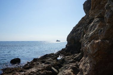 Yunanistan 'ın Rodos kentindeki Kolimpia köyünden deniz manzarası  