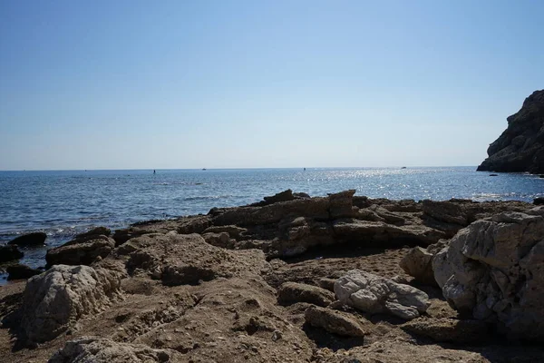 ギリシャのロードス島コリンピア村のビーチからの海の景色 — ストック写真