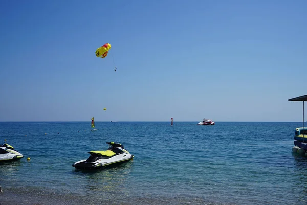 Parasailing Mediterranean Parasailing Recreational Kiting Activity Person Towed Vehicle While — стокове фото