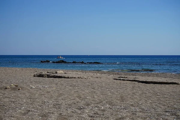 Catamarán Pedales Bote Pedales Moto Acuática Mediterráneo Frente Costa Isla — Foto de Stock