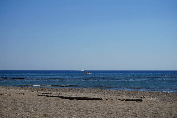 Pedál Katamarán Nebo Šlapadla Vodní Skútr Středozemním Moři Pobřeží Ostrova — Stock fotografie