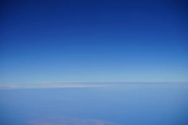 Een Adembenemend Uitzicht Wolken Europa Vanuit Het Raam Van Het — Stockfoto