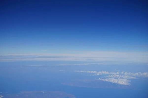 Uçağın Penceresinden Bulutların Avrupa Nın Nefes Kesici Manzarası — Stok fotoğraf