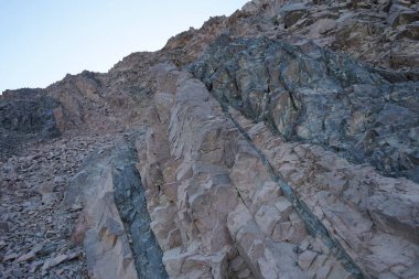 Malakot Dağı vahası civarındaki güzel dağ manzarası, Wadi Gnai, Dahab, Güney Sina Valiliği, Mısır  