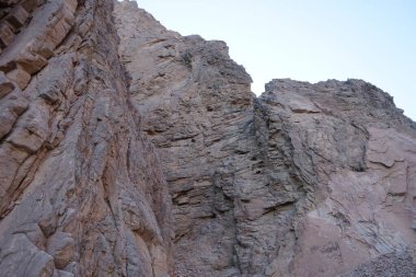 Malakot Dağı vahası civarındaki güzel dağ manzarası, Wadi Gnai, Dahab, Güney Sina Valiliği, Mısır  