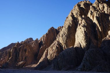 Malakot Dağı vahası civarındaki güzel dağ manzarası, Wadi Gnai, Dahab, Güney Sina Valiliği, Mısır  
