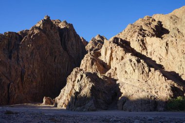 Malakot Dağı vahası civarındaki güzel dağ manzarası, Wadi Gnai, Dahab, Güney Sina Valiliği, Mısır 