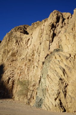 Malakot Dağı vahası civarındaki güzel dağ manzarası, Wadi Gnai, Dahab, Güney Sina Valiliği, Mısır 