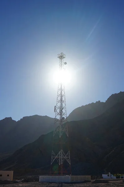 セルサイト セルタワー またはセルベースステーションは アンテナや電子通信機器を配置するセルラー対応のモバイルデバイスサイトです エジプト南シナイ県ダハブ — ストック写真