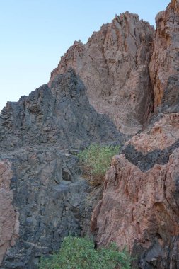 Malakot Dağı vahası civarındaki güzel dağ manzarası, Wadi Gnai, Dahab, Güney Sina Valiliği, Mısır 
