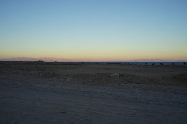 Akabe Körfezi 'nde gün batımında güzel bir deniz manzarası. Akabe Körfezi veya Eilat Körfezi Kızıldeniz 'in kuzey ucunda büyük bir körfezdir. Dahab, Güney Sina Valiliği, Mısır