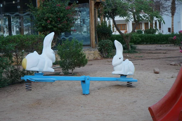 Turist dinlenme alanındaki çocuk parkı. Dahab, Güney Sina Valiliği, Mısır 