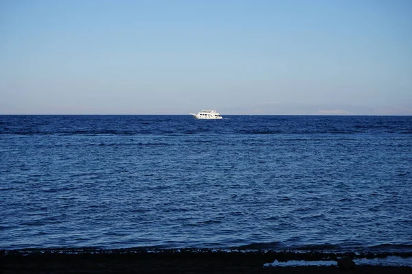 Una Nave Sul Mar Rosso Nel Golfo Aqaba Dahab Governatorato — Foto Stock