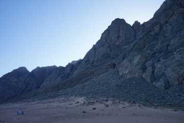 Malakot Dağı vahası civarındaki güzel dağ manzarası, Wadi Gnai, Dahab, Güney Sina Valiliği, Mısır  
