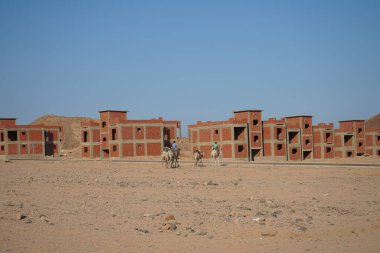 Dahab, Güney Sina Valiliği, Mısır çevresindeki manzaralı mekanlarda inşaat halindeki binalar 