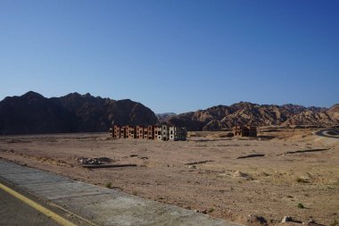 Dahab, Güney Sina Valiliği, Mısır çevresindeki manzaralı mekanlarda inşaat halindeki binalar 