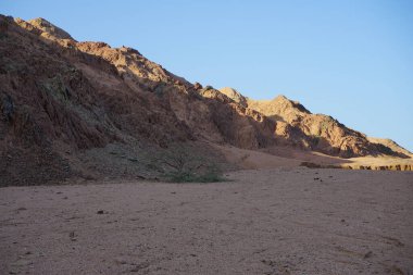 Malakot Dağı vahası civarındaki güzel dağ manzarası, Wadi Gnai, Dahab, Güney Sina Valiliği, Mısır  