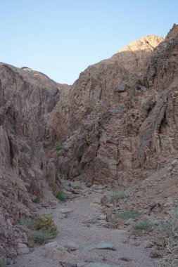 Malakot Dağı vahası civarındaki güzel dağ manzarası, Wadi Gnai, Dahab, Güney Sina Valiliği, Mısır  