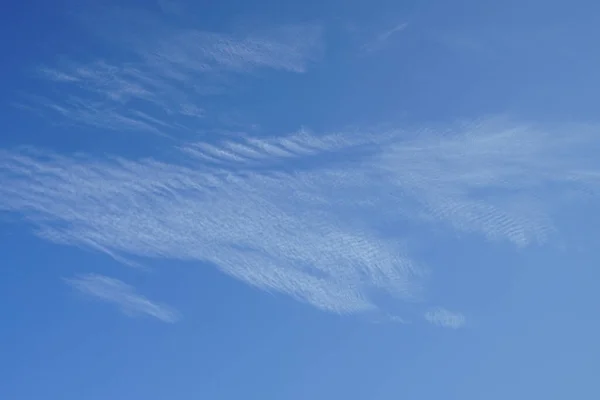 天気の良い日は青空に雲 エジプト南シナイ県ダハブ — ストック写真