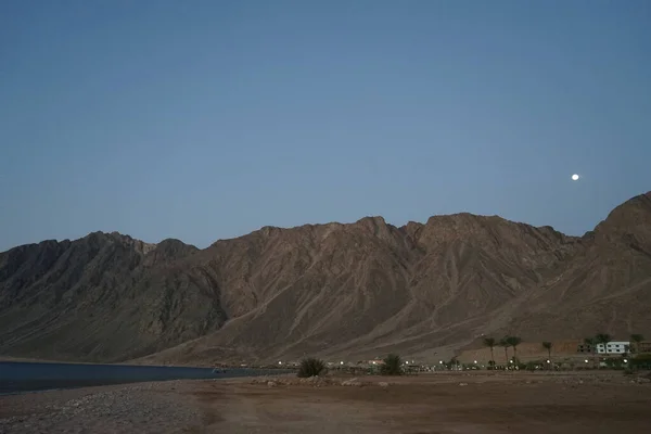 Lune Brille Dessus Des Montagnes Dahab Dans Gouvernorat Sinaï Sud — Photo