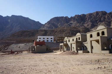Mısır 'da mimarlık. Mısır 'da modern binalar yapım aşamasında. Dahab, Güney Sina Valiliği, Mısır  